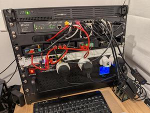 startech 8u rack cropped